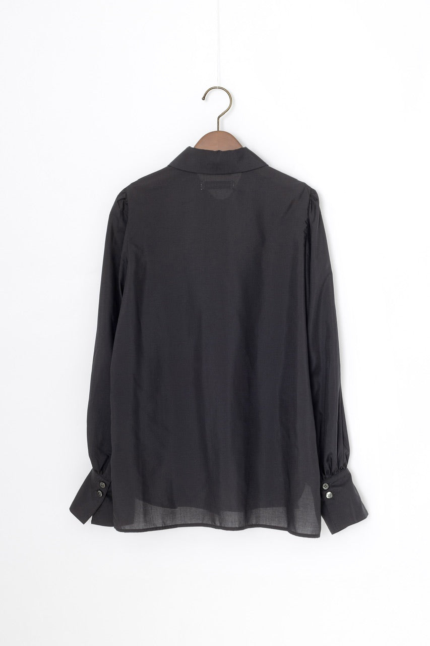 round collar blouse / black