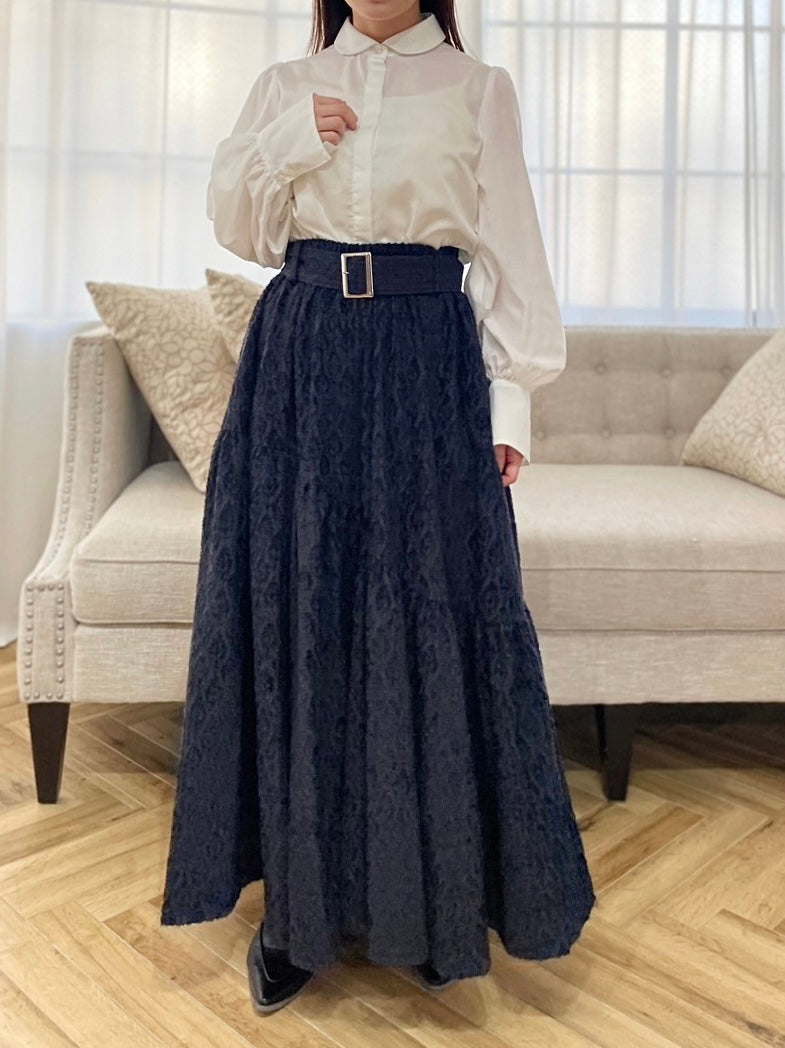 round collar blouse / off white