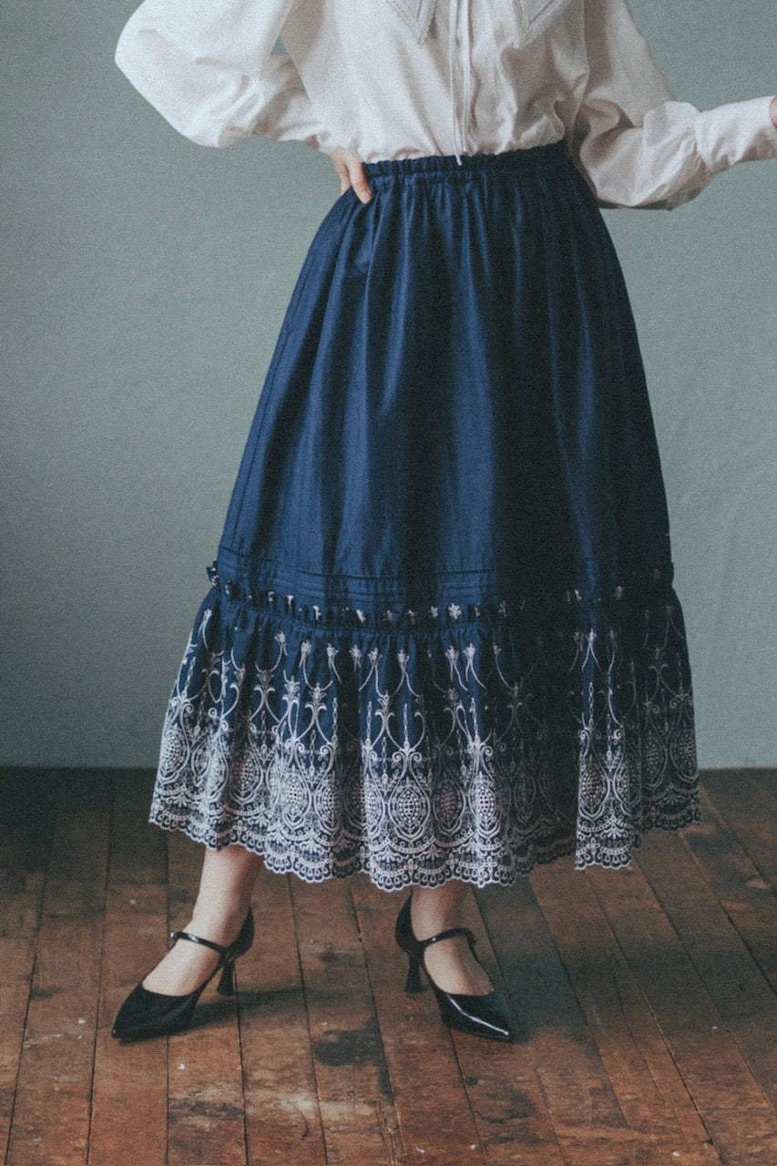 Giselle embroidery skirt / navy