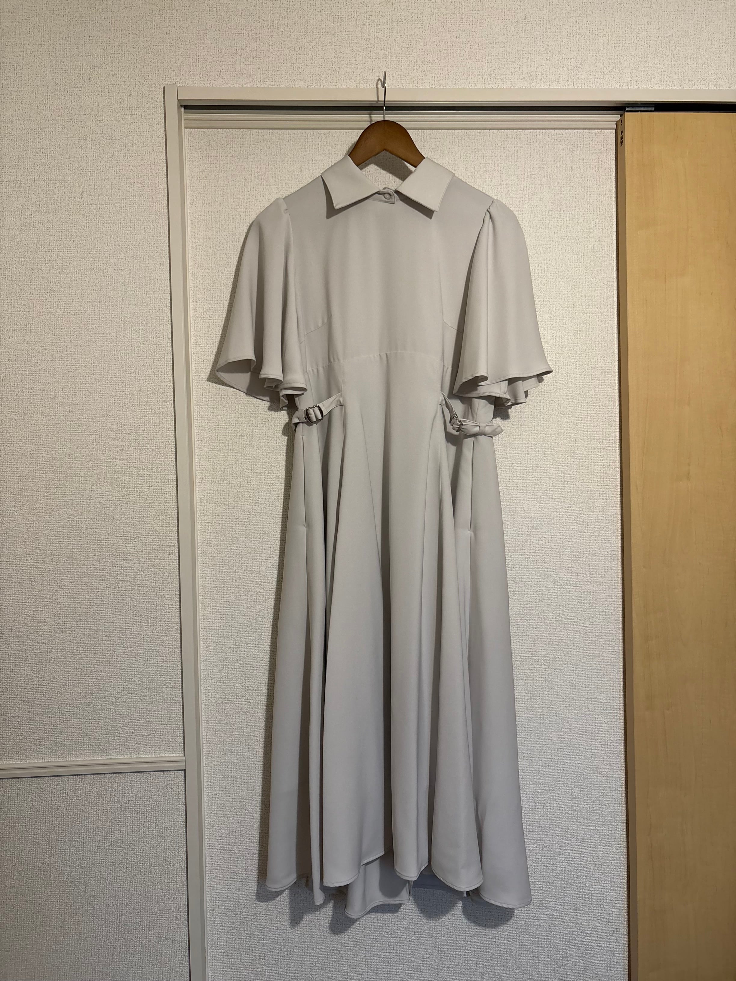 【サンプル】waist belt flared sleeve dress
