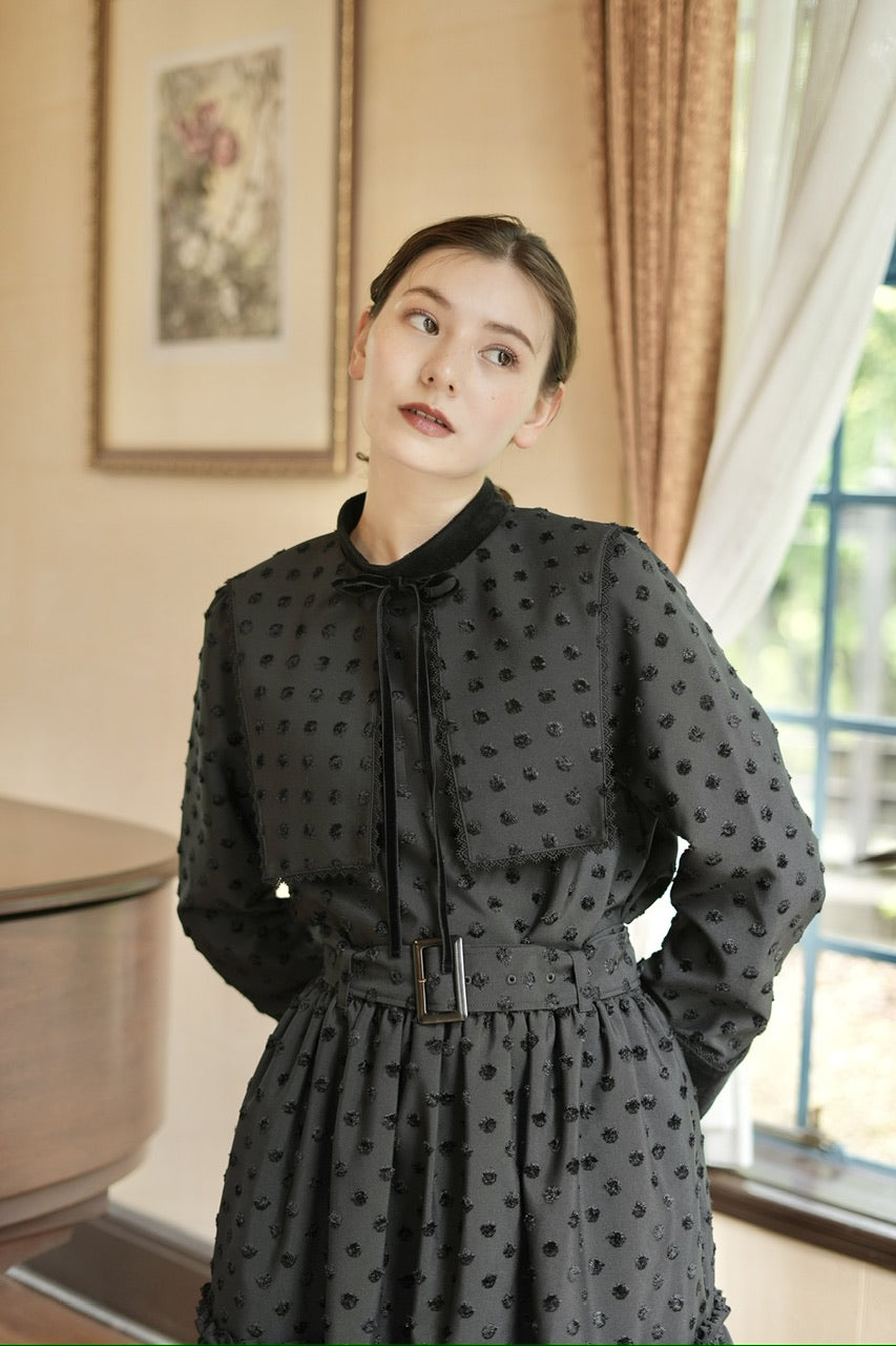 Laurence〉attached collar blouse / black – Ruimeme