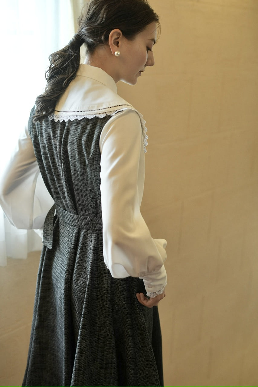 falling collar blouse