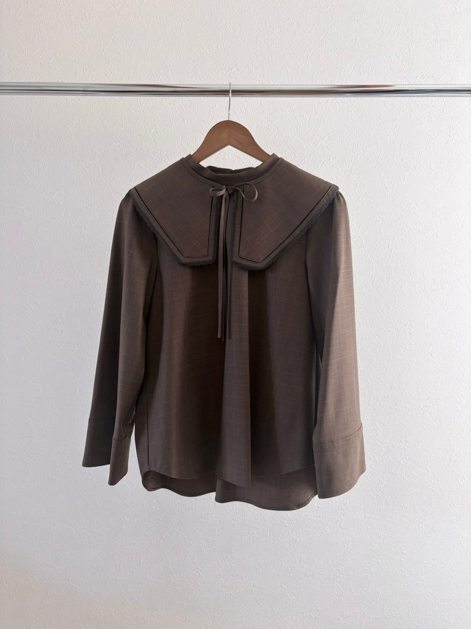 【サンプル】falling collar high neck blouse / brown check