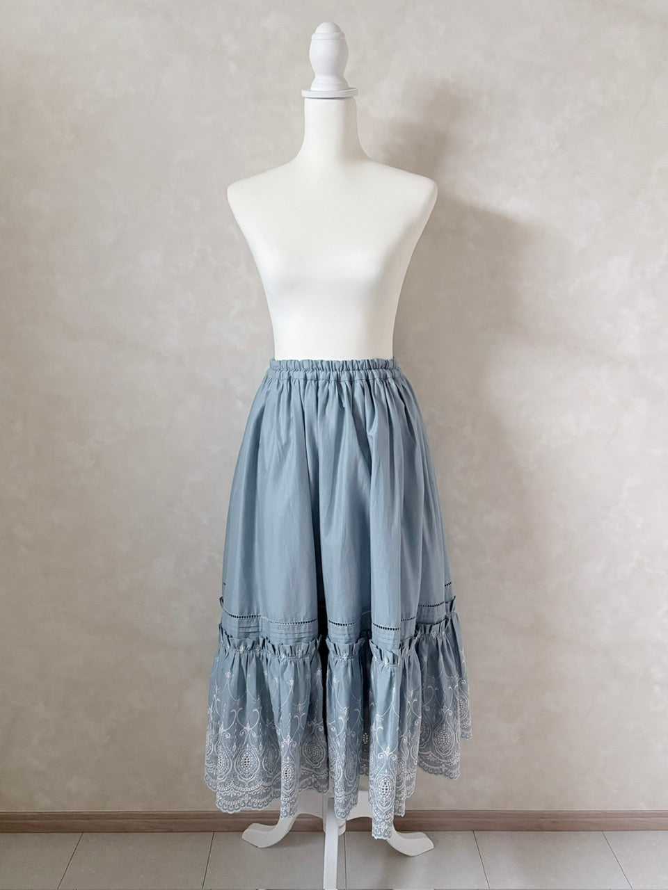 Giselle embroidery skirt / sky blue