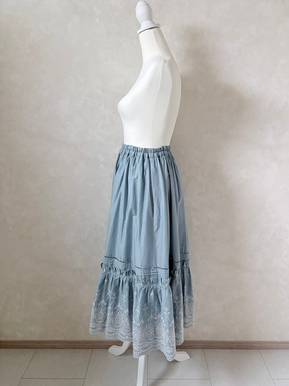 Giselle embroidery skirt / sky blue