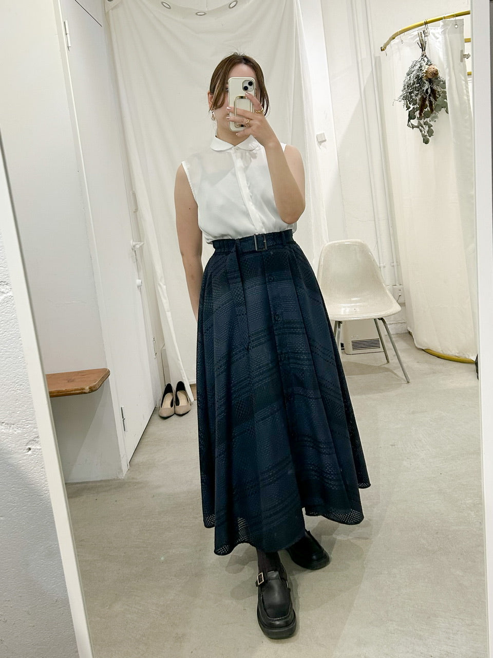 round collar sleeveless blouse