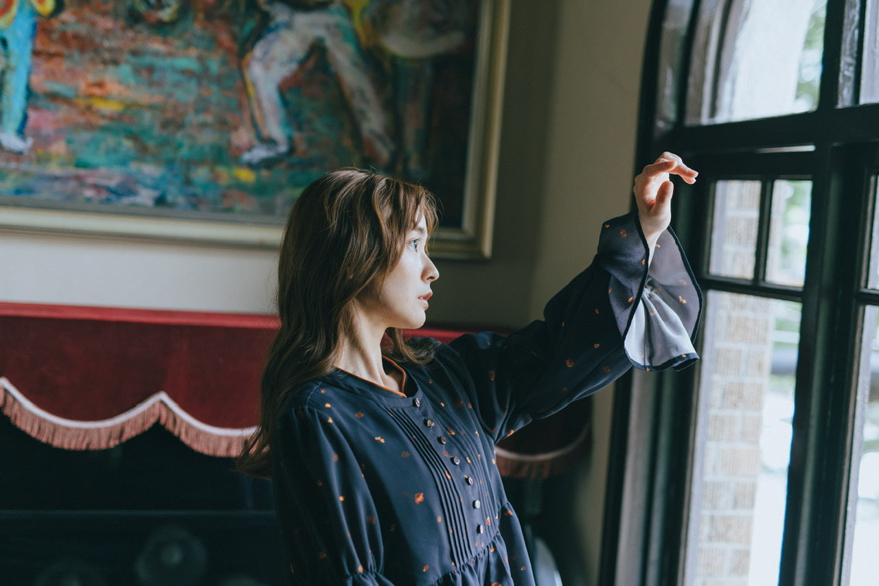 "marchen" pin tuck gather blouse