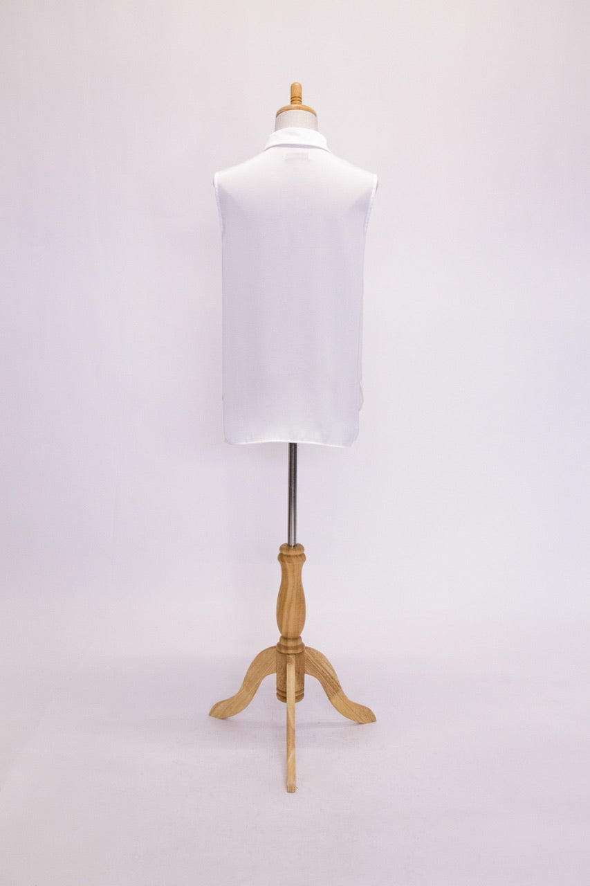 round collar sleeveless blouse