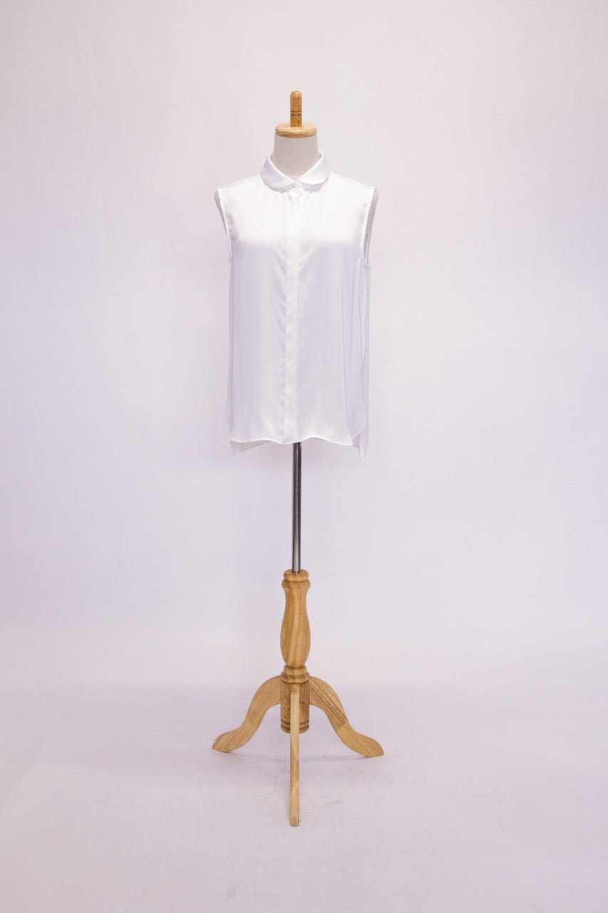 round collar sleeveless blouse