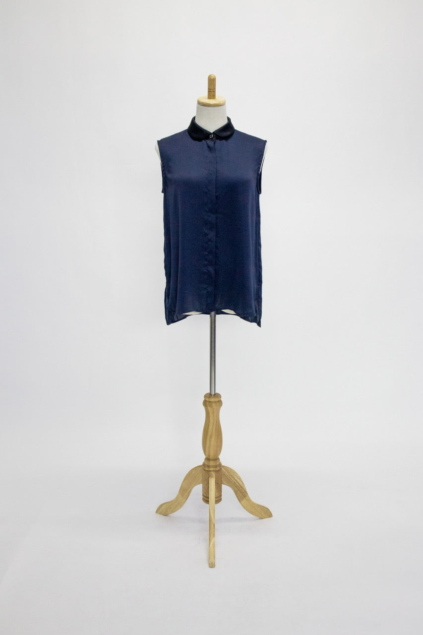 round collar sleeveless blouse