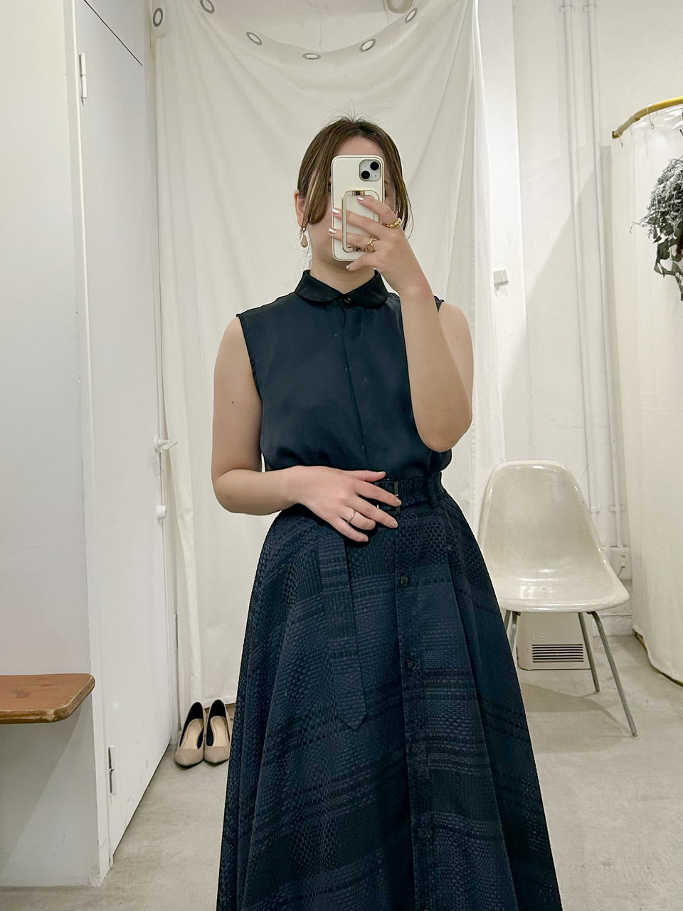 round collar sleeveless blouse
