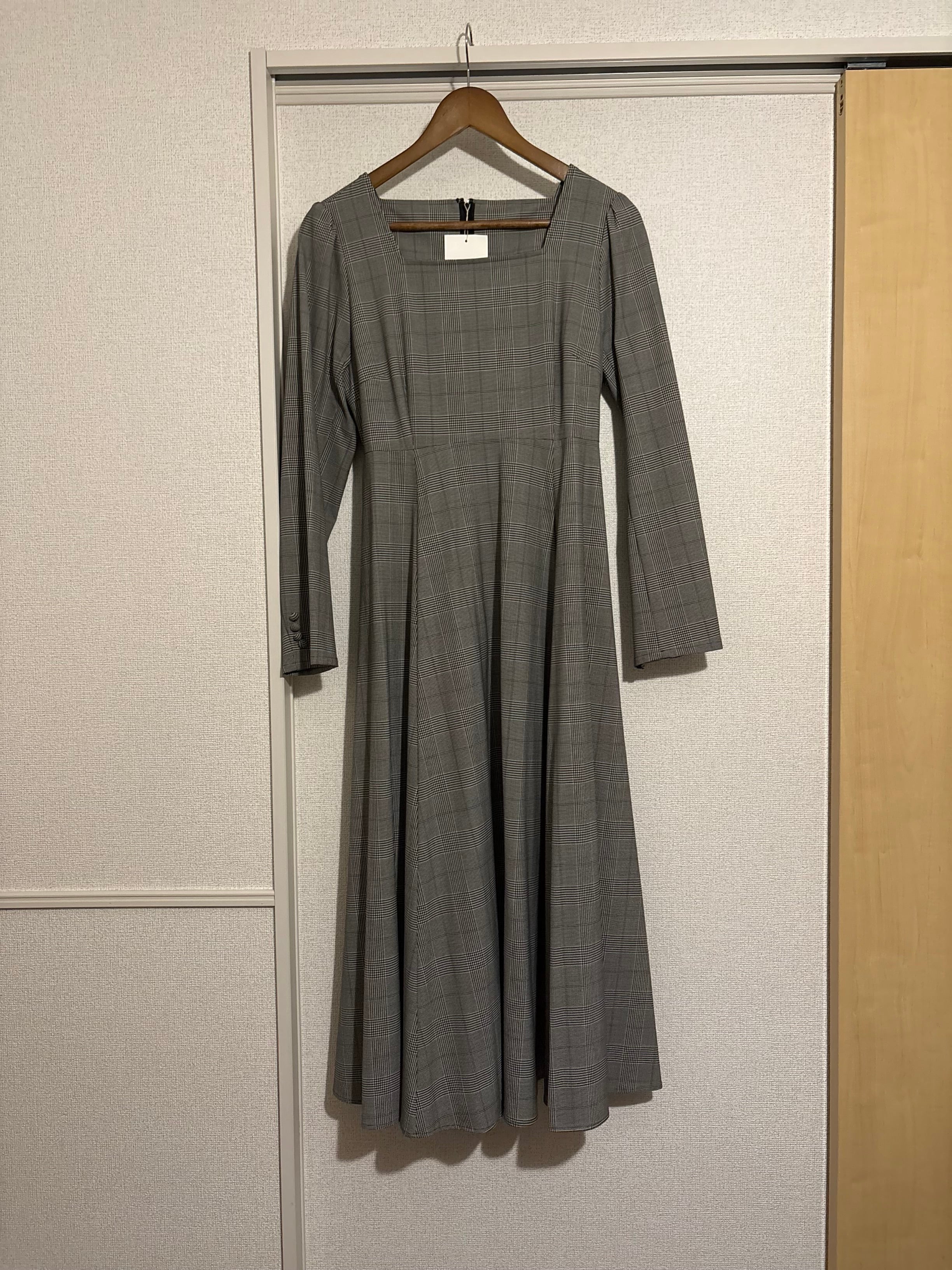 【サンプル】square neck flare dress