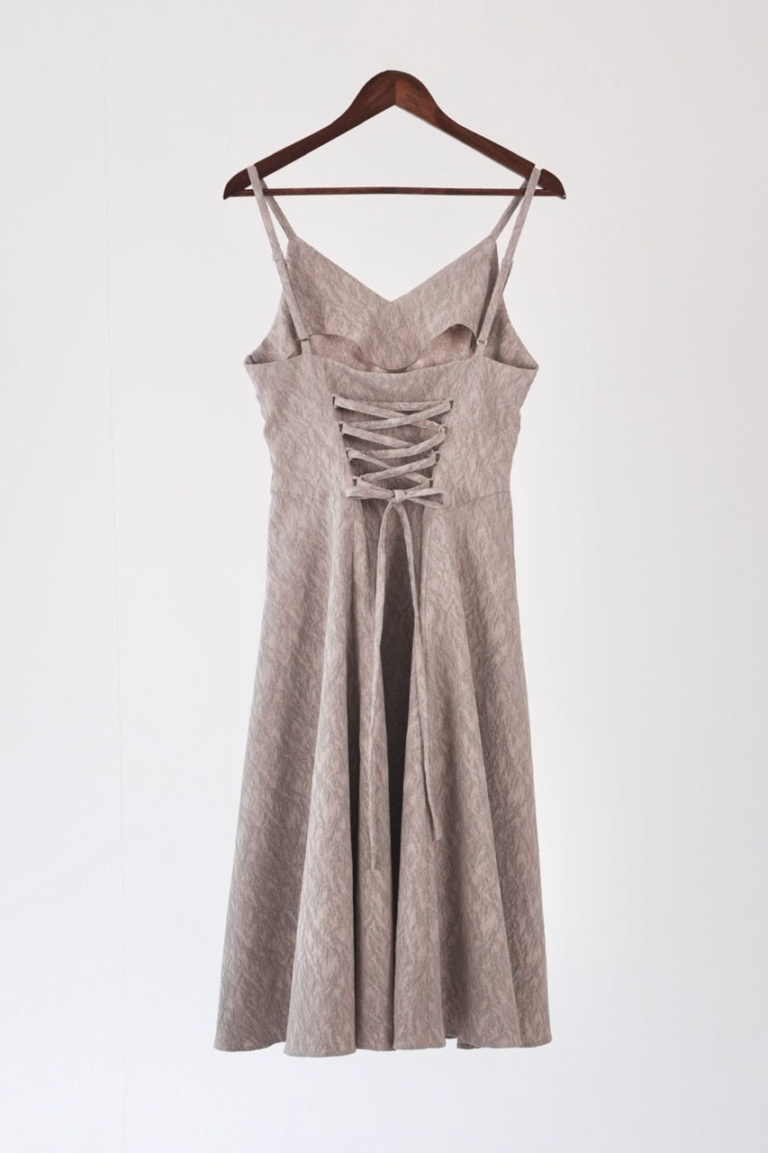 basque waist jacquard camisole dress / greige pink