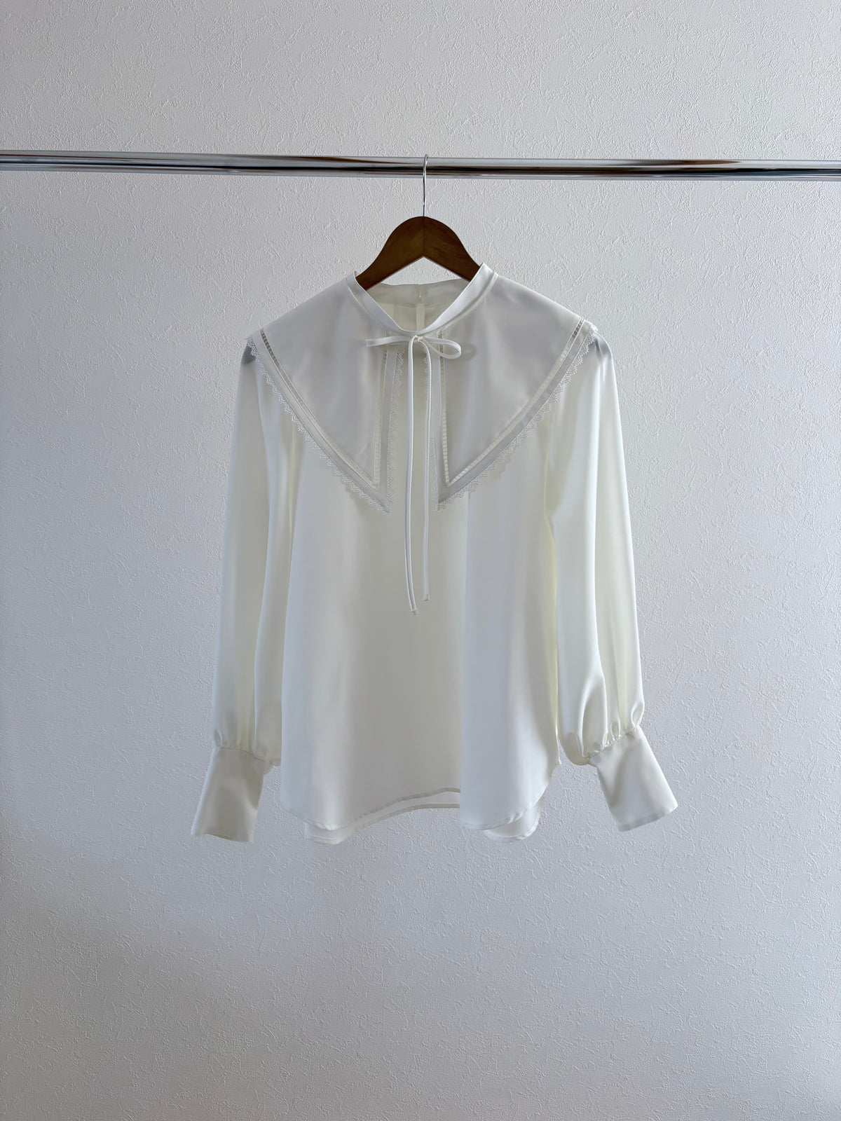 【B品】falling collar high neck blouse / ivory