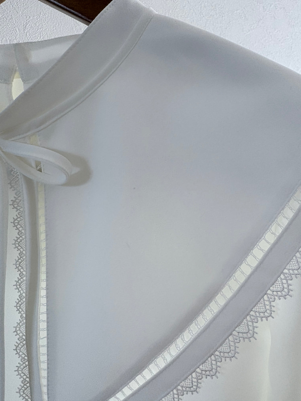 【B品】falling collar high neck blouse / ivory