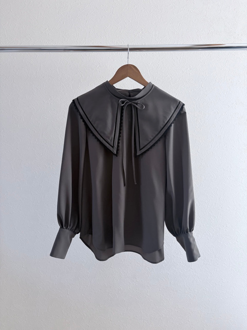 【B品】falling collar high neck blouse / gray