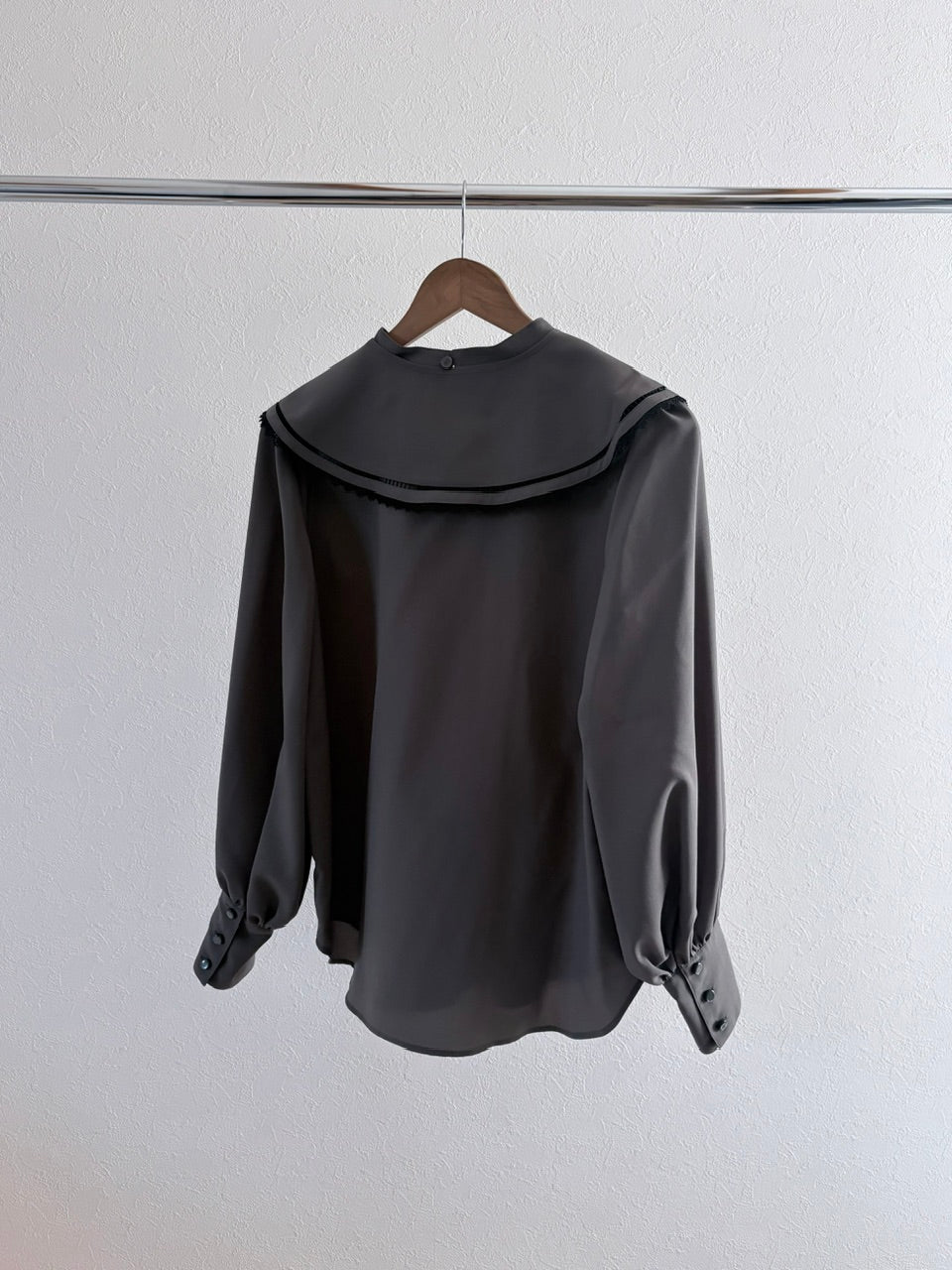 【B品】falling collar high neck blouse / gray