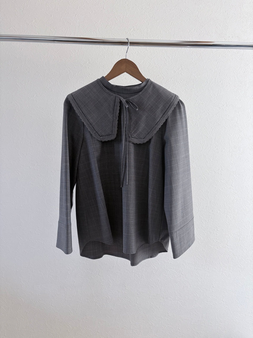 【サンプル】falling collar high neck blouse  / gray check