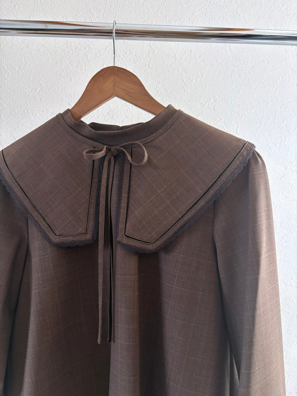 【サンプル】falling collar high neck blouse  / brown check