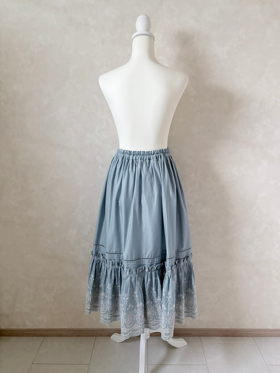 Giselle embroidery skirt / sky blue