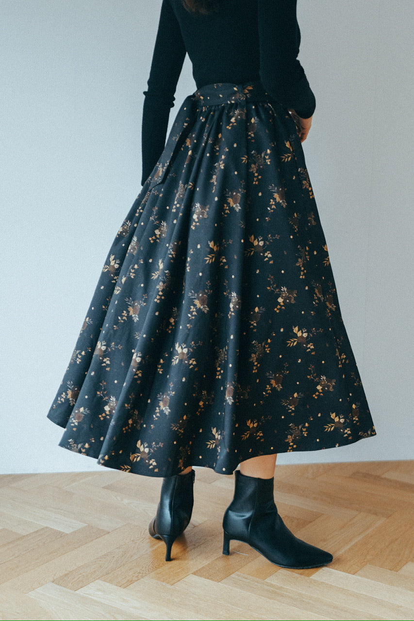 "Antique Flower" tuck gather skirt