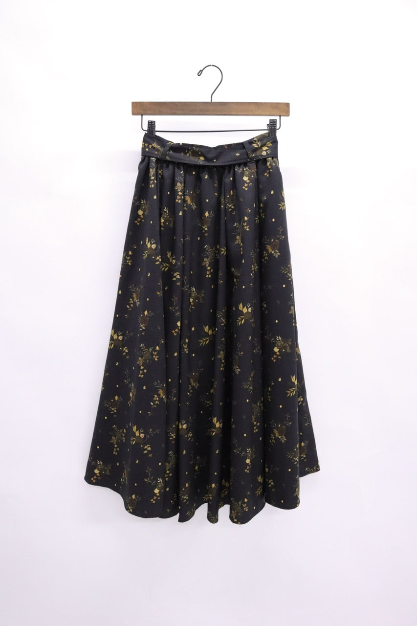 "Antique Flower" tuck gather skirt