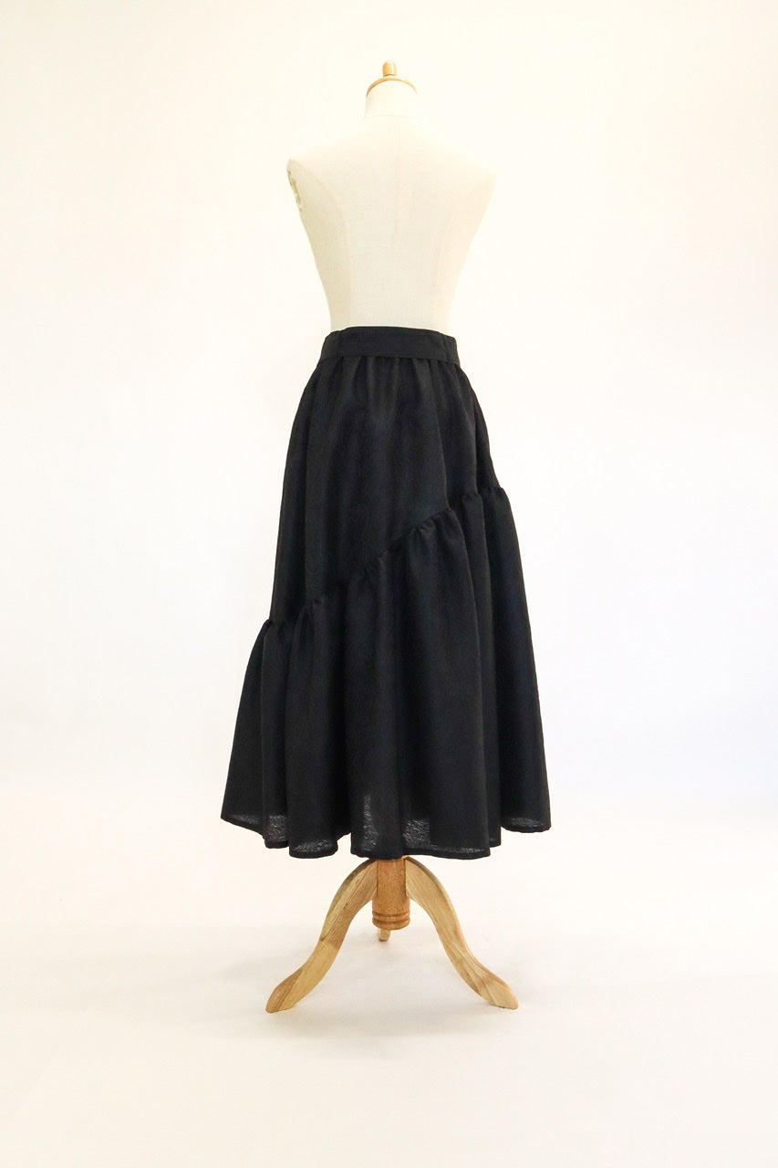 〈Mila〉asymmetry gathered skirt